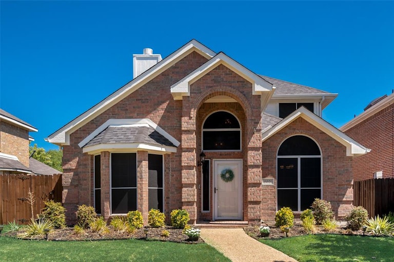 Photo 2 of 40 - 8801 Clearlake Dr, Rowlett, TX 75088
