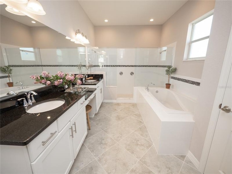 Photo 8 of 10 - 1936 Deep Creek Dr, Lakeland, FL 33810