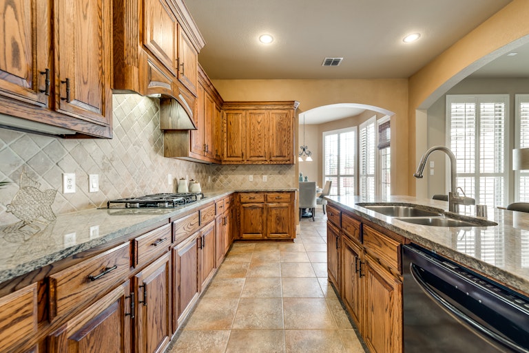 Photo 9 of 32 - 1640 San Andres Dr, Frisco, TX 75033
