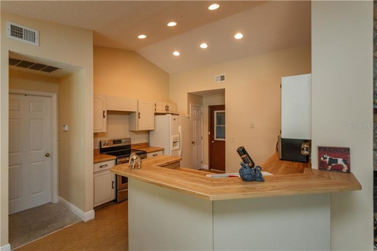 Photo 8 of 23 - 8642 Alegre Cir, Orlando, FL 32836