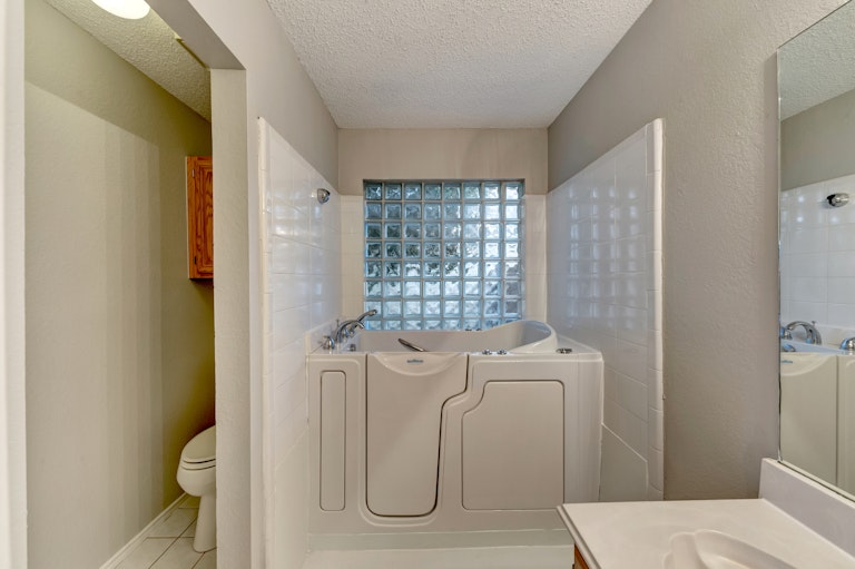 Photo 17 of 24 - 6944 Bentley Ave, Fort Worth, TX 76137