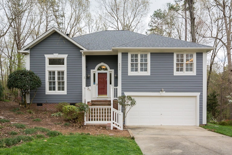 Photo 1 of 30 - 8604 Carolingian Ct, Raleigh, NC 27615