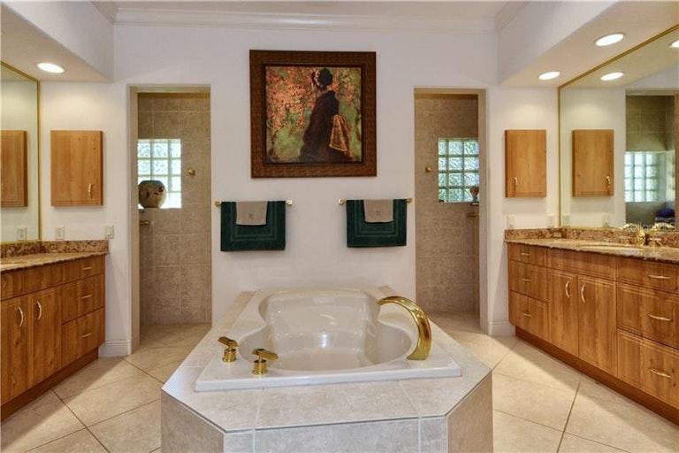 Photo 12 of 25 - 8897 Bloomfield Blvd, Sarasota, FL 34238