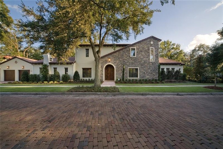 Photo 1 of 22 - 1300 Oneco Ave, Winter Park, FL 32789