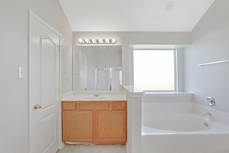 Photo 17 of 26 - 225 Brandi Ridge Dr, Midlothian, TX 76065