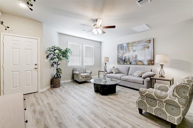 Photo 4 of 10 - 1518 Barcelona Way, Baytown, TX 77520