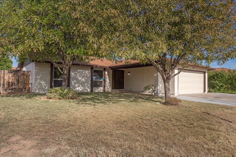 Photo 5 of 20 - 5570 W Cortez St, Glendale, AZ 85304