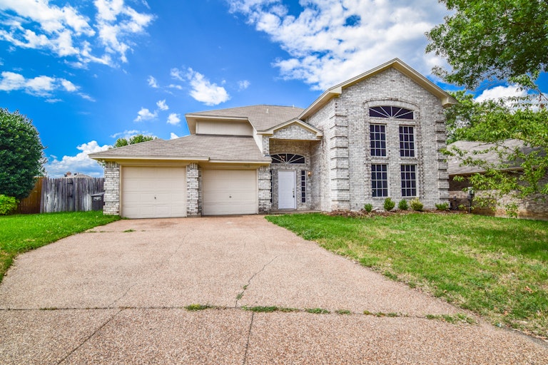 Photo 1 of 36 - 7912 Moss Rock Dr, Fort Worth, TX 76123