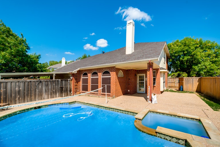 Photo 5 of 32 - 604 Herefordshire Ln, Allen, TX 75002