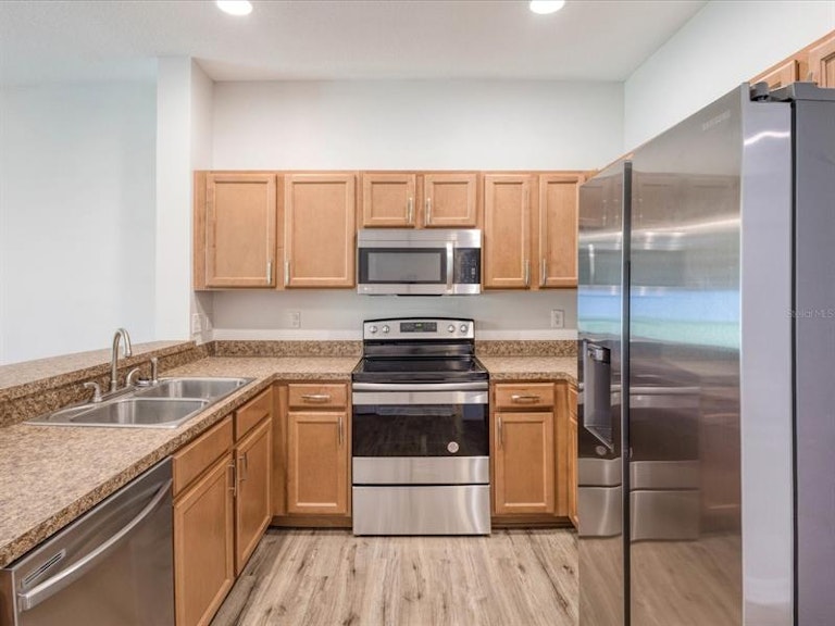 Photo 11 of 30 - 8818 Red Beechwood Ct, Riverview, FL 33578
