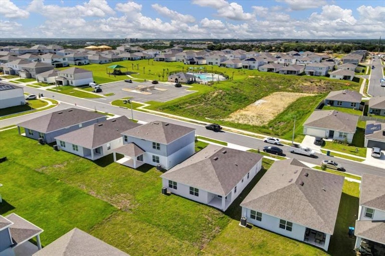 Photo 23 of 23 - 1612 Aspen Ave, Davenport, FL 33837