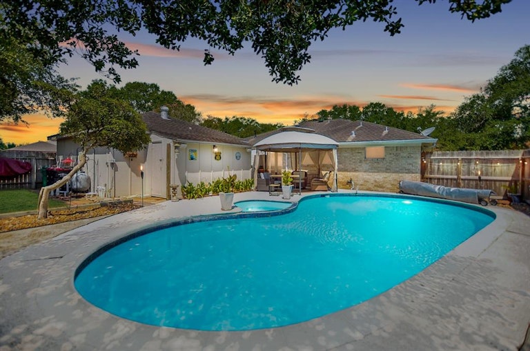 Photo 19 of 38 - 939 Hidden Canyon Rd, Katy, TX 77450