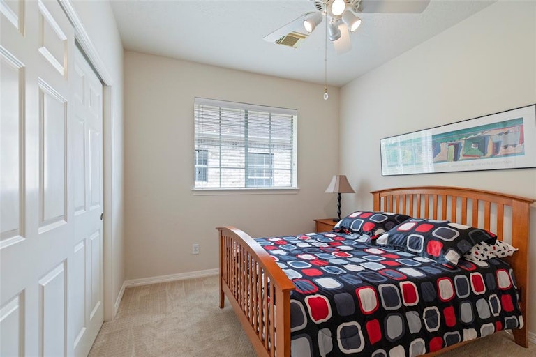Photo 36 of 42 - 71 Champion Villa Dr, Houston, TX 77069