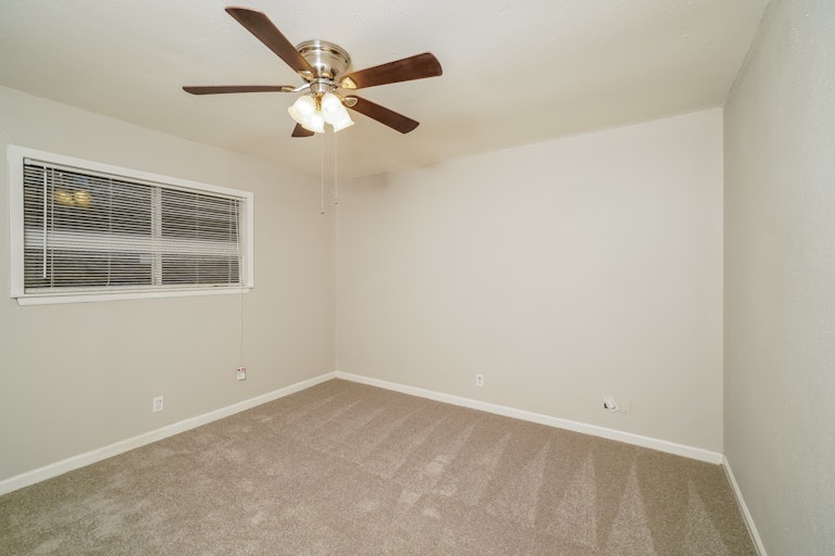 Photo 18 of 25 - 7115 Glen Trl, San Antonio, TX 78239
