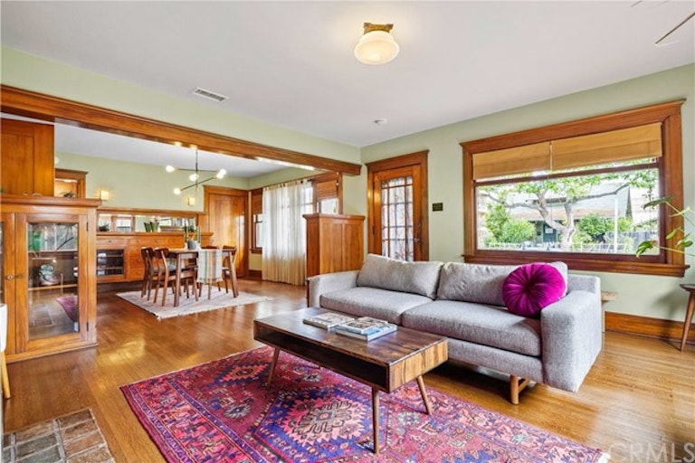 Photo 10 of 42 - 526 E 8th St, Long Beach, CA 90813