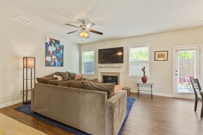 Photo 12 of 30 - 5174 Amberland Sq, Atlanta, GA 30349