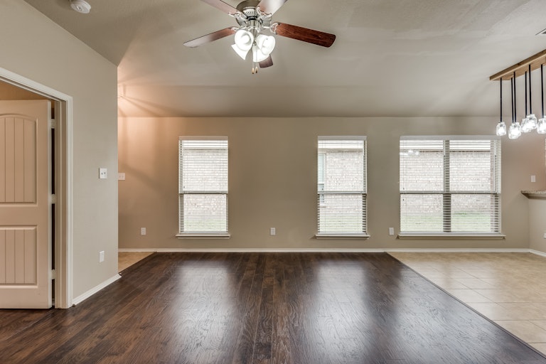 Photo 6 of 25 - 1308 Land Oak Rd, Royse City, TX 75189