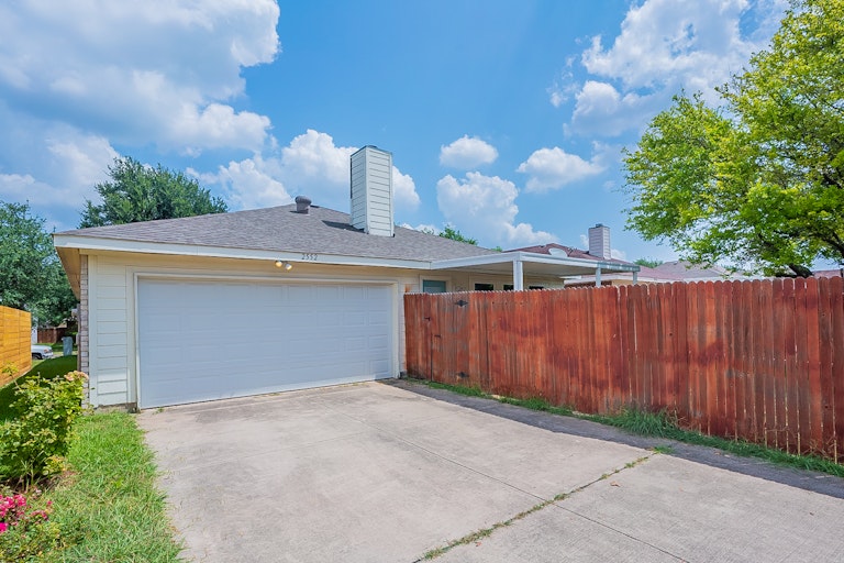 Photo 19 of 19 - 2552 Pilgrim Rest Dr, Dallas, TX 75237