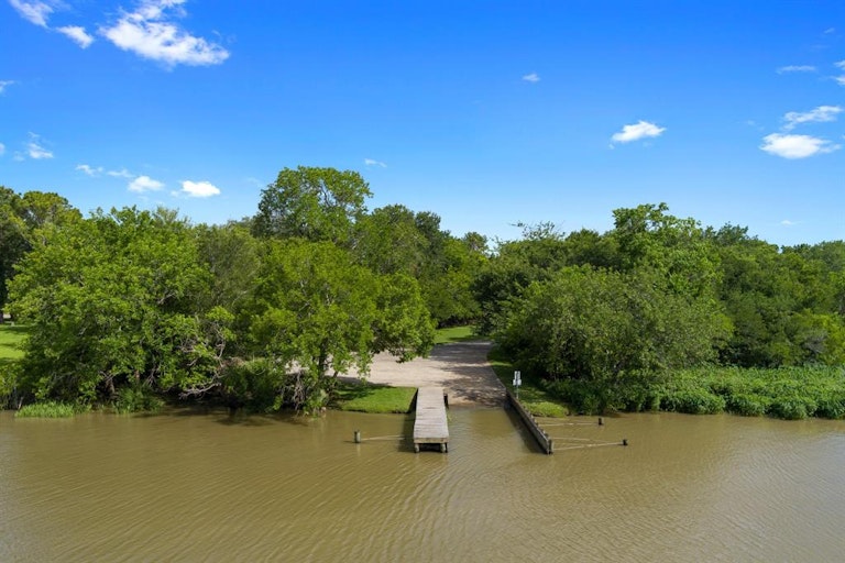 Photo 30 of 39 - 333 Grand Creek Dr, League City, TX 77573