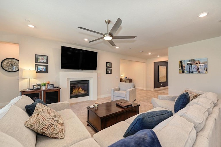 Photo 14 of 32 - 4500 Hummingbird Cir, Folsom, CA 95630