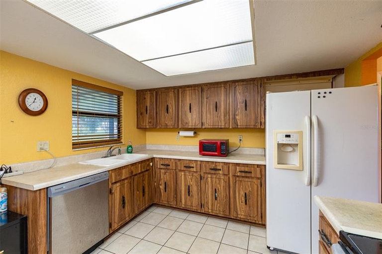 Photo 7 of 23 - 12921 Banyan St, Hudson, FL 34669