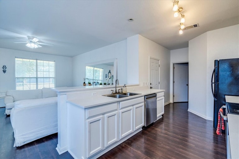 Photo 6 of 32 - 4703 Valcour Bay Ln, Austin, TX 78754