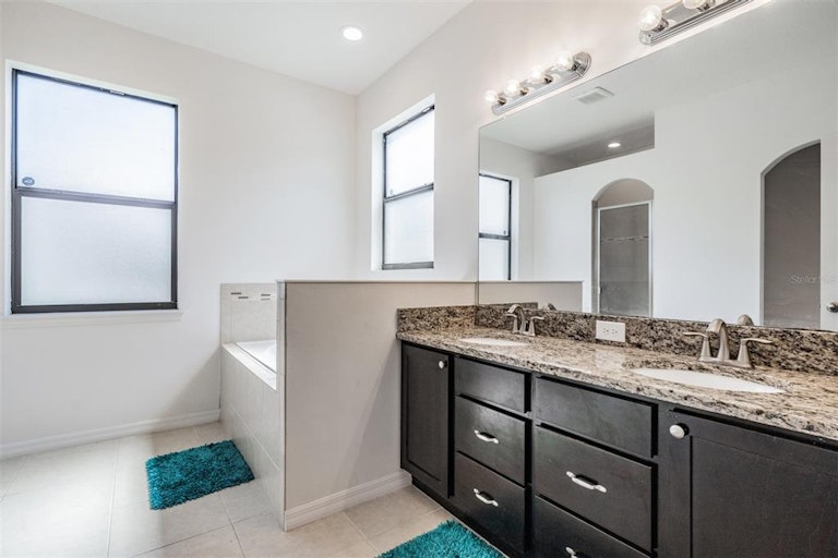 Photo 21 of 49 - 12430 Ballentrae Forest Dr, Riverview, FL 33579
