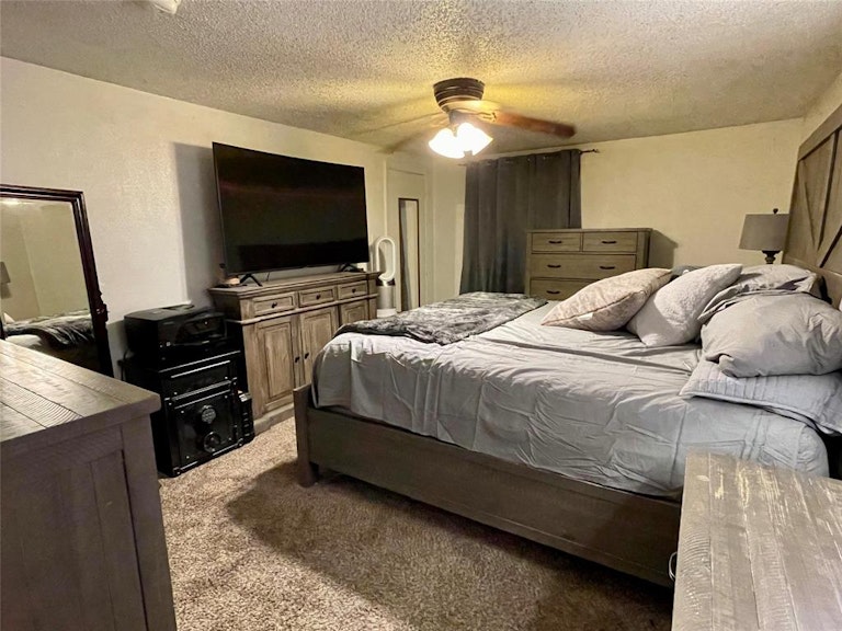 Photo 13 of 26 - 131 N Roe St, Fort Worth, TX 76108