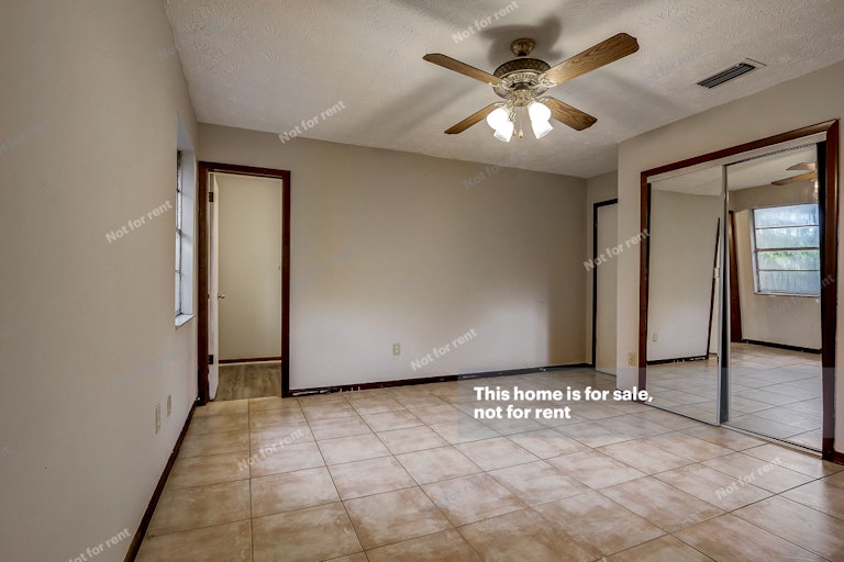Photo 22 of 43 - 6215 Ogden Rd, Jacksonville, FL 32216