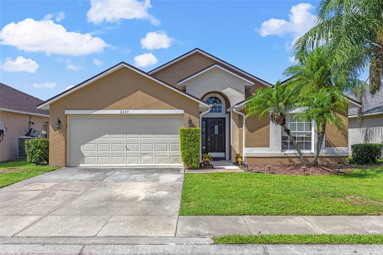 Photo 1 of 33 - 2603 Whitewood Rd, Mulberry, FL 33860
