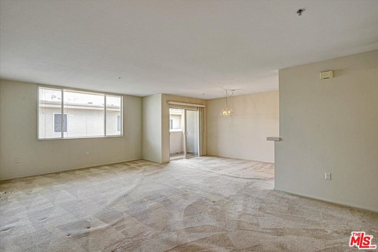 Photo 14 of 27 - 4501 Cedros Ave #324, Sherman Oaks, CA 91403