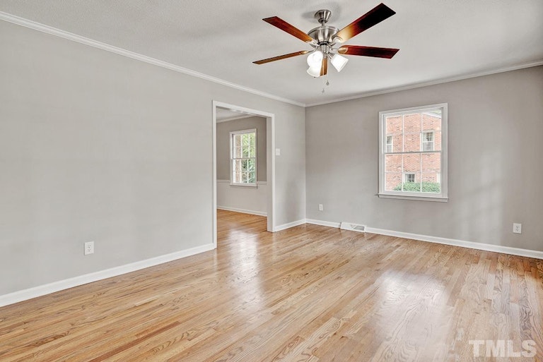 Photo 4 of 29 - 4700 Winterlochen Rd, Raleigh, NC 27603