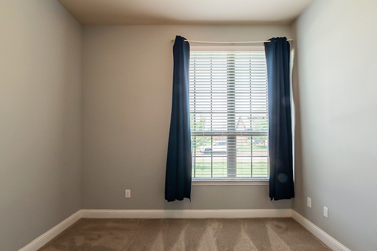 Photo 13 of 26 - 1101 Colonial Dr, Royse City, TX 75189