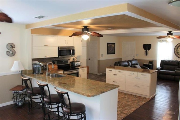 Photo 8 of 20 - 10315 Adler St, Spring Hill, FL 34608