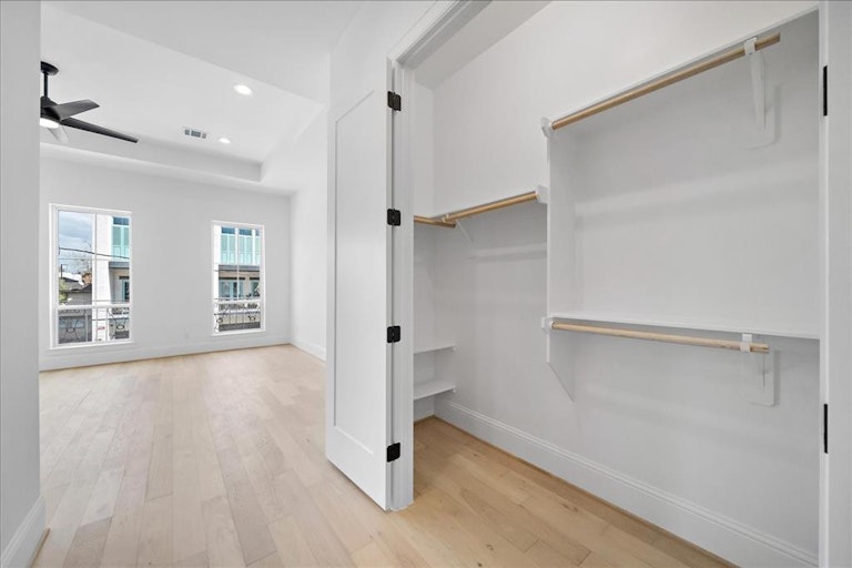 Photo 19 of 46 - 1420 Alexander St, Houston, TX 77008