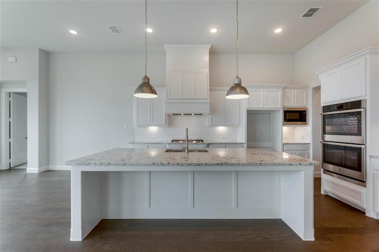 Photo 16 of 38 - 9442 Rockmount Dr, Dallas, TX 75243