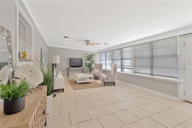 Photo 24 of 52 - 2302 S Arrawana Ave, Tampa, FL 33629