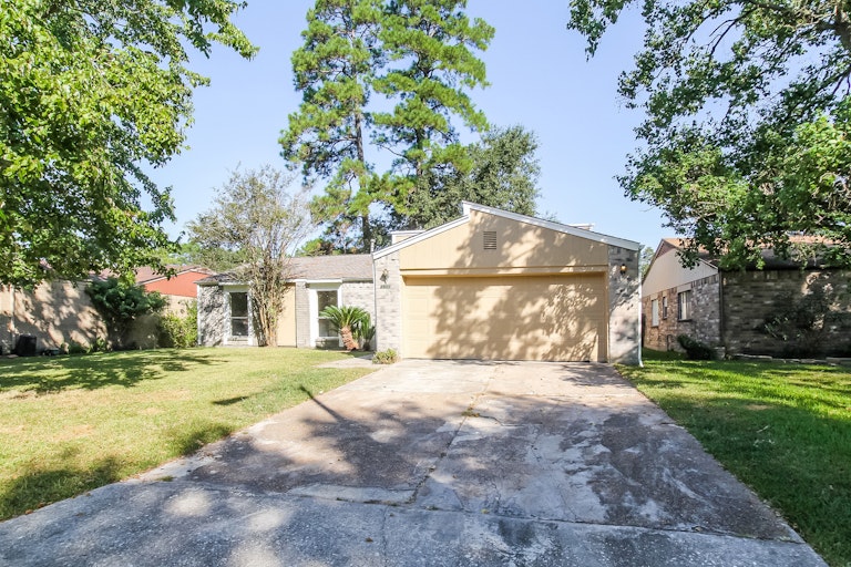 Photo 6 of 25 - 3911 Adonis Dr, Spring, TX 77373
