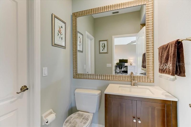 Photo 36 of 53 - 7711 Ashley Cir, Bradenton, FL 34201