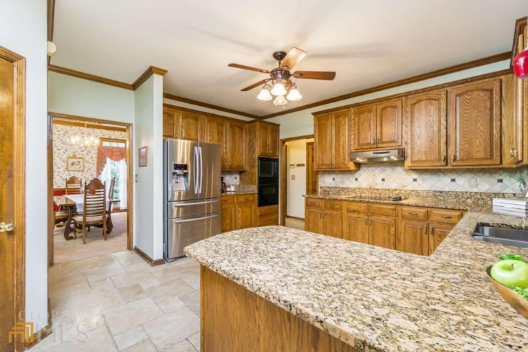 Photo 15 of 35 - 4502 Woodhall Way NE, Roswell, GA 30075
