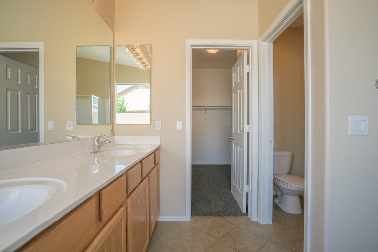Photo 12 of 27 - 16848 W Bristol Ln, Surprise, AZ 85374