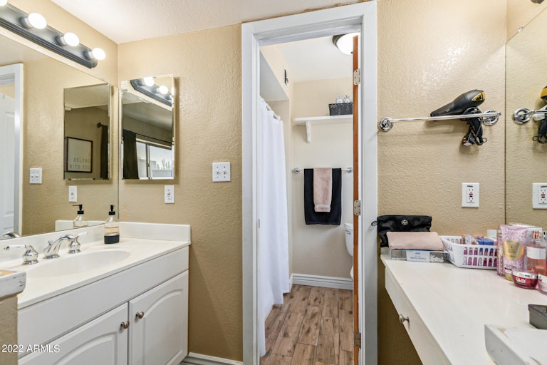 Photo 7 of 13 - 7623 W Heatherbrae Dr, Phoenix, AZ 85033