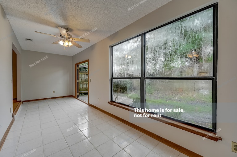 Photo 7 of 35 - 9943 Fawn Ridge Dr, Jacksonville, FL 32256