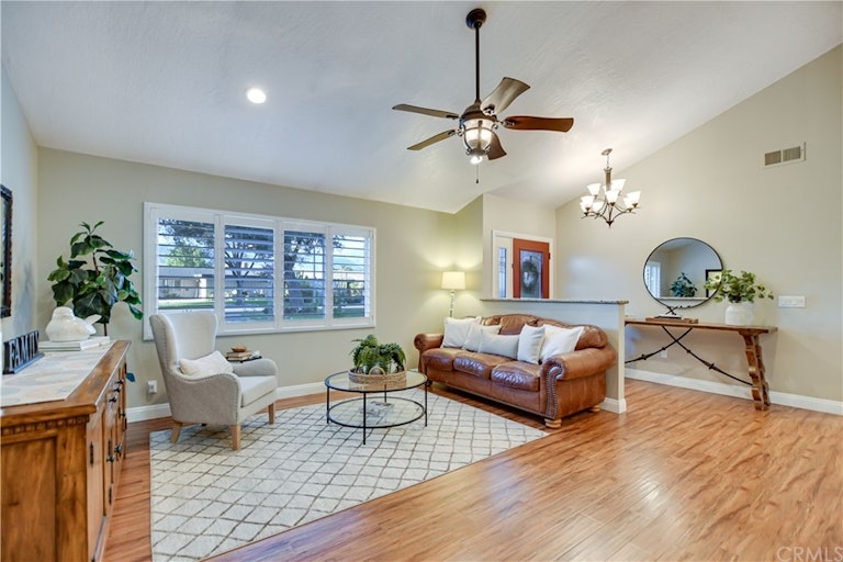 Photo 8 of 50 - 1986 Peyton Rd, La Verne, CA 91750
