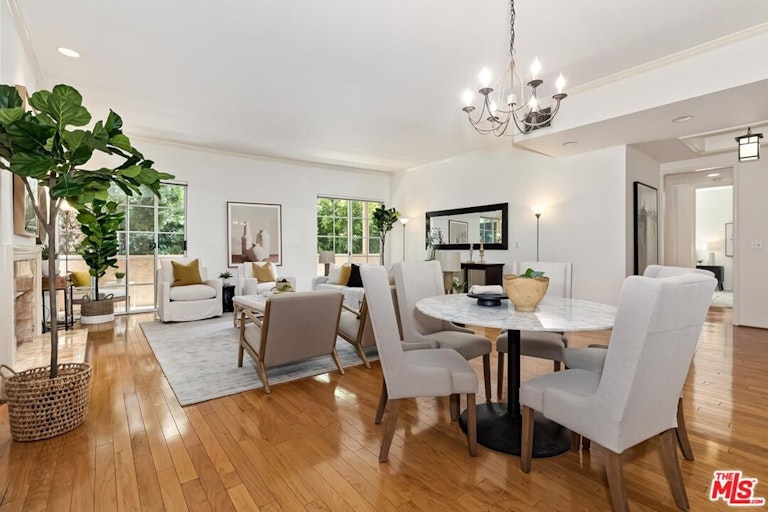 Photo 8 of 25 - 10960 Wellworth Ave #102, Los Angeles, CA 90024