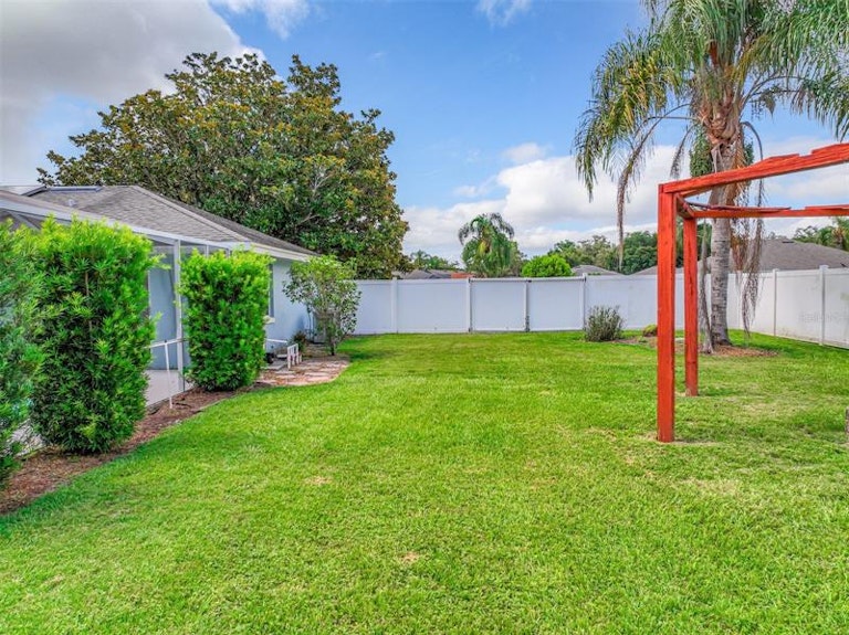 Photo 32 of 41 - 6923 Ashbury Dr, Lakeland, FL 33809