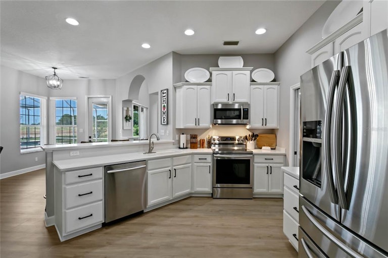 Photo 9 of 38 - 145 Hidden Oaks Ln, Winter Haven, FL 33884