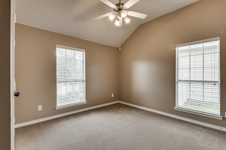 Photo 18 of 24 - 1226 Long Leaf Dr, Savannah, TX 76227