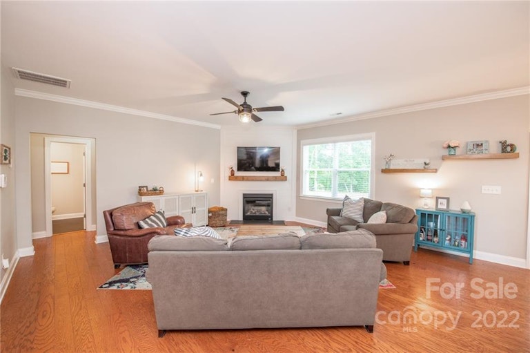 Photo 9 of 42 - 2601 Shanklin Ln S, Denver, NC 28037
