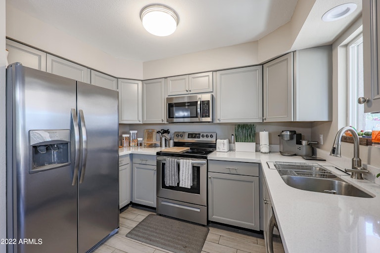 Photo 3 of 25 - 5244 W Cholla St, Glendale, AZ 85304